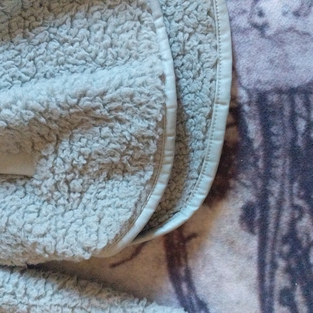 2 Abercrombie Pullovers - Picture 6 of 8